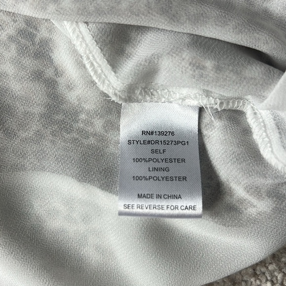 DR2 Size L Animal Print Tie neck blouse V-neck button front brown and tan 12/14 - Picture 10 of 11